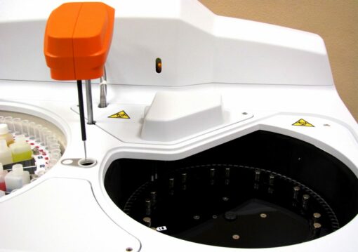 Autoanalizador Automático  de Quím ica Clínica de 120  test/hora. Modelo InCCA Bit - InCCA